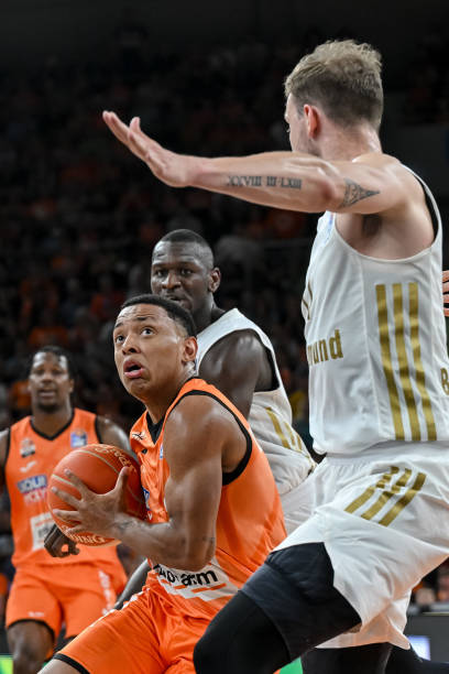 为引人注目 为引人注目