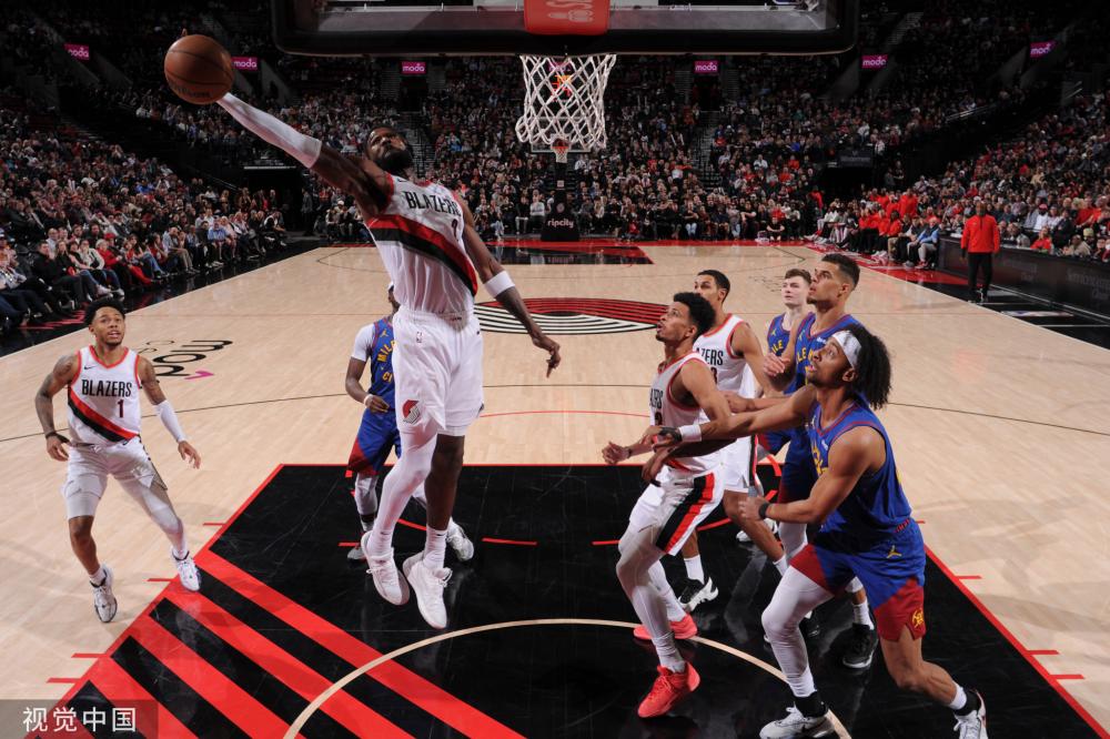 中脱颖而出 中脱颖而出