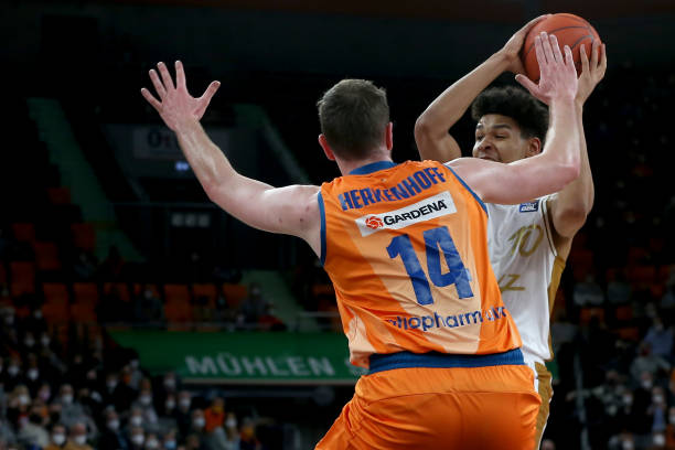 一些年轻的 一些年轻的