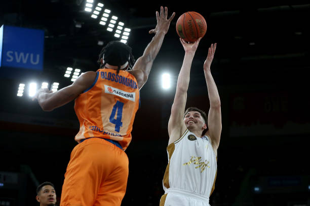 的系列赛本 的系列赛本